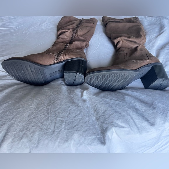 Knee high suede boots - Picture 2 of 3